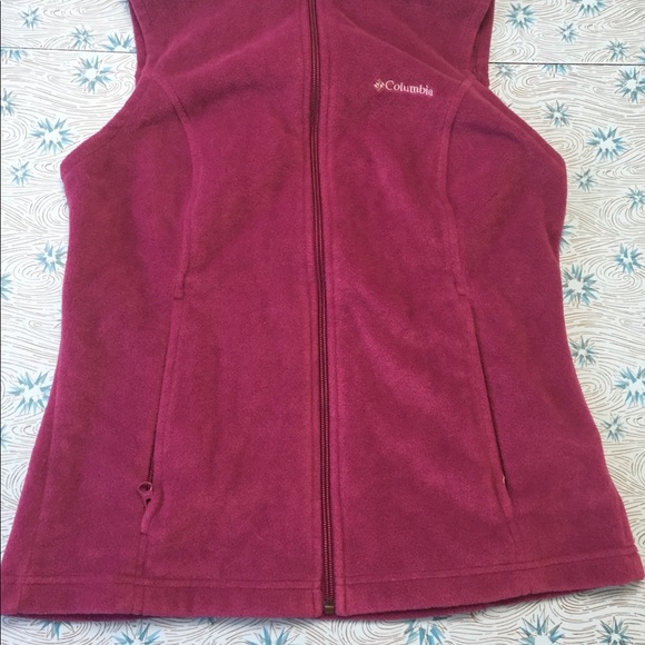 COLUMBIA Women’s magenta vest, size medium - Picture 6 of 6